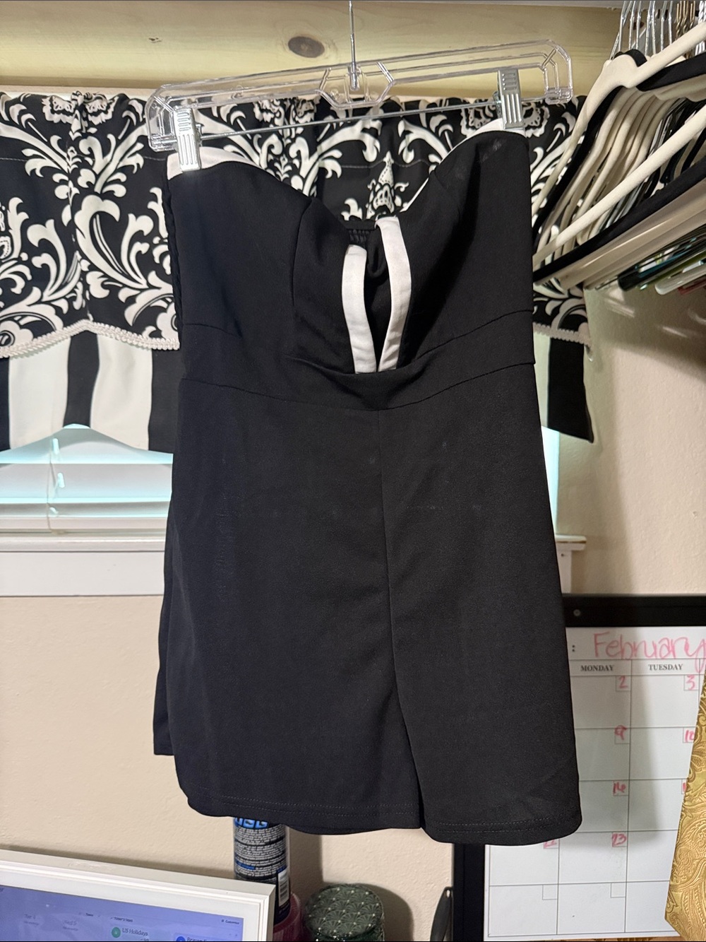 SHEIN Black Strapless Romper with V-Cut Bodice